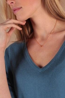 TOV ESSENTIALS |  Necklace pendant leaf | gold