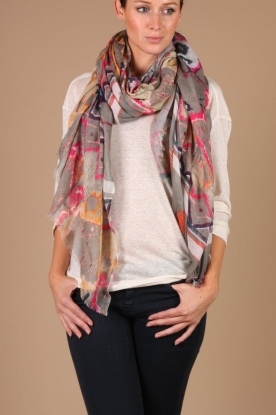 Moment by Moment |  Scarf Ibiza Kelim | grey