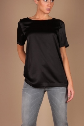 L'Autre Chose |  Silk t-shirt Sadie | black