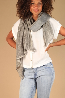 Claudio Cutuli |  Scarf Galeotta with salmon leather| grey