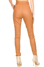 Ibana |  Stretch leather pants with waist belt Paula | fudge  | Picture 6