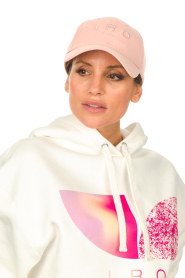 IRO :  Baseball cap with logo Greb | pink - img2