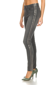 Set | Skinny jeans met metallic zijstrepen Isa | grijs  | Afbeelding 4