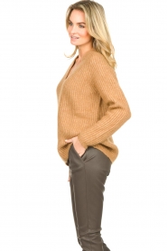 Knit-ted |  Knitted sweater with v-neck Sara | camel  | Picture 7