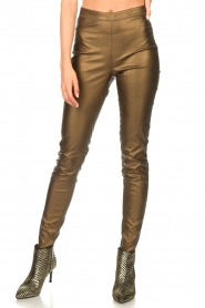 Knit-ted :  Faux leather leggings Amber | metallic - img4