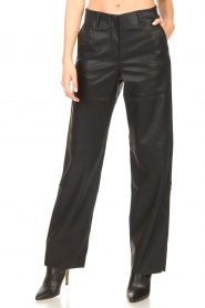 Knit-ted :  Faux leather pants Naomi | black - img5