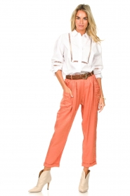 Silvian Heach :  Loose-fitting pants with shine effect Pidgeotto | Orange - img3