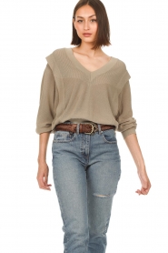 IRO |  Sweater with V-neck Kanda | beige   | Picture 5