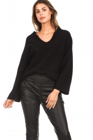 Knit-ted |  Knitted V-neck sweater Hanna | black  | Picture 5