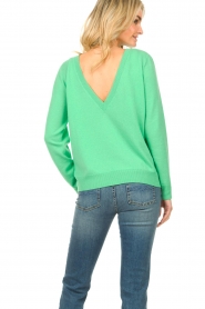 Be Pure :  Sweater with V-shaped back August | green - img6