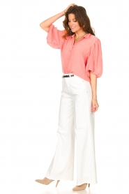 Dante 6 |  Textured blouse with puff sleeves Lecce | pink  | Picture 3
