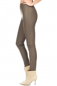 Knit-ted :  Faux leather leggings Amber | taupe  - img5