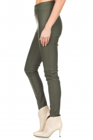 Knit-ted :  Faux leather leggings Amber | green  - img5