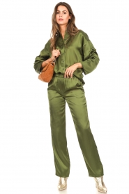 CHPTR S :  Oversized satin blouse Lavish | green - img3