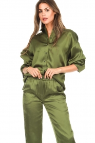 CHPTR S :  Oversized satin blouse Lavish | green - img4