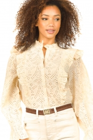 Sofie Schnoor |  Broderie blouse Sirina | natural  | Picture 9