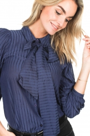 Lollys Laundry | Pussybow blouse Ellie | blauw  | Afbeelding 8