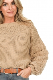 Kocca |  Knitted sweater with balloon sleeves Japai | camel  | Picture 8