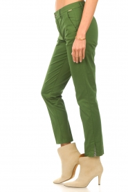 Liu Jo |  Mid waist chino pants Lio | green  | Picture 5