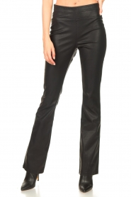 Knit-ted :  Faux leather flared pants Afke | black - img6