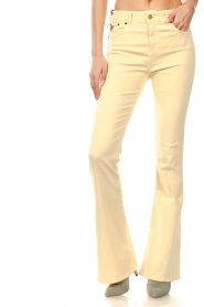 Lois Jeans |  High rise flared jeans L34 Raval | yellow  | Picture 4