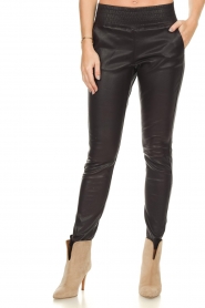 Ibana :  Stretch leather pants Colette | aubergine - img5