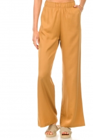 Knit-ted :  Loose straight fit trousers Marloes | camel - img4