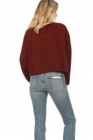 American Vintage :  Soft woolen V-neck sweater East | bordeaux - img7