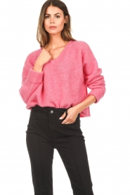 American Vintage :  Soft woolen V-neck sweater East | pink - img5