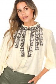 Sofie Schnoor :  Blouse with embroidery Kayali | natural - img7