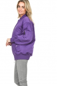 Second Female :  Oversized bomber jacket Tillandsia | purple - img7