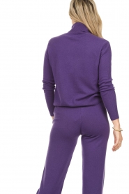 Not Shy |  Cashmere turtleneck sweater Laurene | purple  | Picture 7