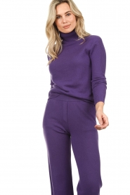 Not Shy |  Cashmere turtleneck sweater Laurene | purple  | Picture 2