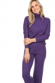 Not Shy |  Cashmere turtleneck sweater Laurene | purple  | Picture 4