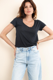 American Vintage |  Basic V-neck T-shirt Jacksonville | black | Picture 4