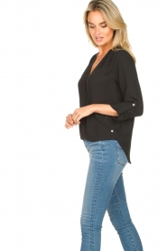 Kocca | Overslag blouse guase | zwart  | Afbeelding 4