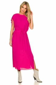Silvian Heach | Midi jurk met plooien Qualyub | roze   | Afbeelding 4