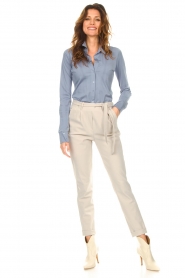 D-ETOILES CASIOPE |   Travelwear pants with tie belt Antigua | cement  | Picture 4