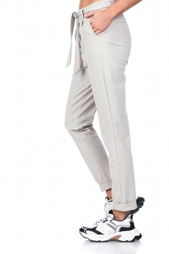 D-ETOILES CASIOPE |   Travelwear pants with tie belt Antigua | cement  | Picture 6