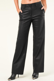 Knit-ted | Faux leather broek Naomi | zwart  | Afbeelding 5