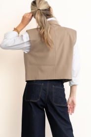 Copenhagen Muse :  Waistcoat with lapel collar Tailor | beige - img7