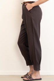 Copenhagen Muse |  High waist barrel trousers Tailor | dark brown | Picture 5
