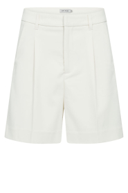 Copenhagen Muse |  Shorts with pleat details Tailor | natural