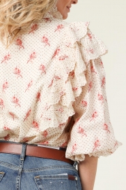 Notes Du Nord :  Ruffle blouse with print Filippa | natural - img9
