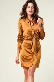 Patrizia Pepe | Jurk met knoopdetail Milo | camel   | Afbeelding 5