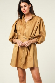 Notes Du Nord |  Poplin dress with puff sleeves Giselle | golden olive  | Picture 5