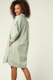 Knit-ted |  Poplin dress Kato | Green  | Picture 8