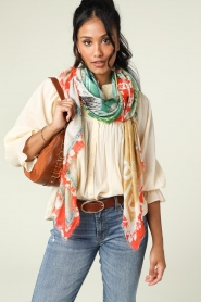 Moment Amsterdam |  Lightweight printed scarf Hawaii | green  | Picture 3