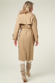 Second Female |  Trenchcoat Silvia | Camel  | Picture 8