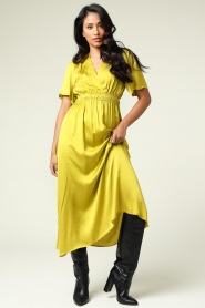 Suncoo |  Satin midi dress Cosima | yellow  | Picture 3